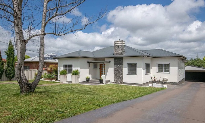 Bletchington House | Hillcrest - Spacious and Homely