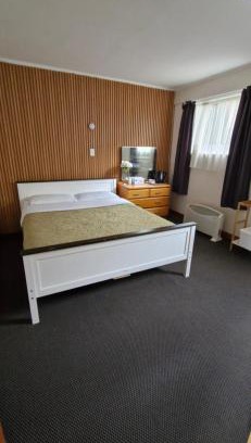 Hamilton Apartment | Hillcrest Term-Downstairs Room