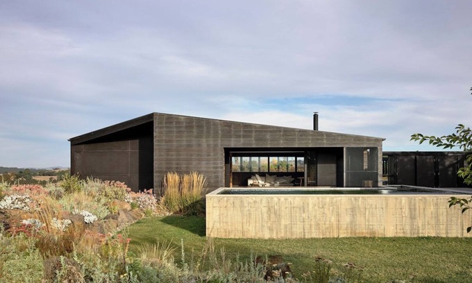 Metcalfe House | HILLPLAINS HOUSE + COTTAGE - 100% OFF GRID LUXURY