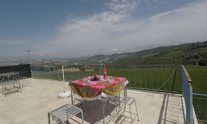 Monterubbiano House | Hillside apartment with sea view.
