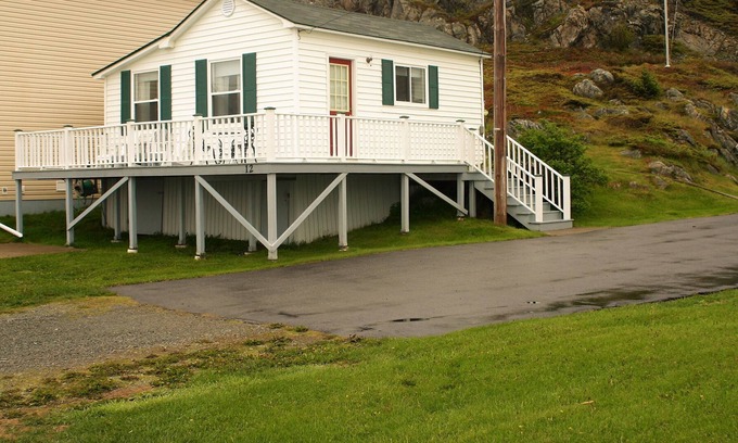 Twillingate Bed & Breakfast | Hillside B&B Cottage
