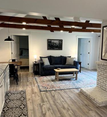 South China House | Hillside Cabin