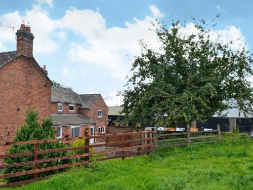 Malpas House | Hillside Cottage