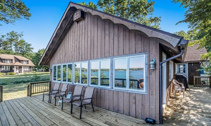 Kendall House | Hillside Cottage on Gravel Lake