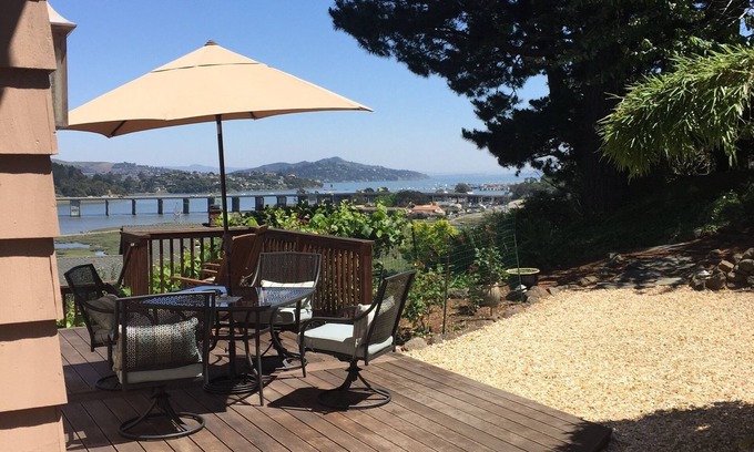 Almonte House | Hillside Cottage , Views of SF bay , 10 mins. to San Francisco , Muir woods!