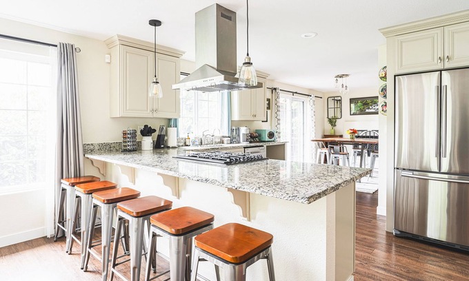 Issaquah House | Hillside Cottage w/Chef's Kitchen miles from Seattle