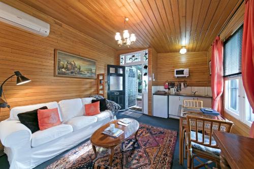 York House | Hillside Country Retreat