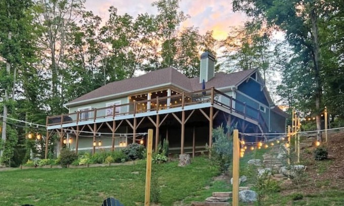 Fairview Cottage | Hillside Haven | 3Bedroom Retreat Sleeps 8