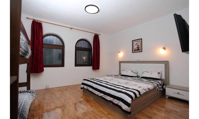 Dolna Matka Apartment | Hillside Haven - Nora East