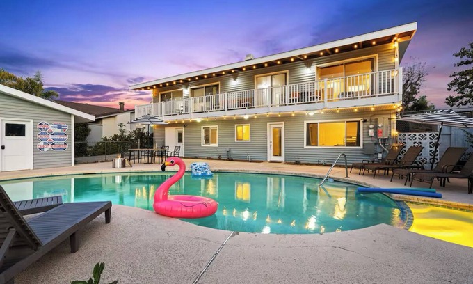 Fallbrook House | Hillside Haven Retreat w/Pool, Jacuzzi, 15 Guests