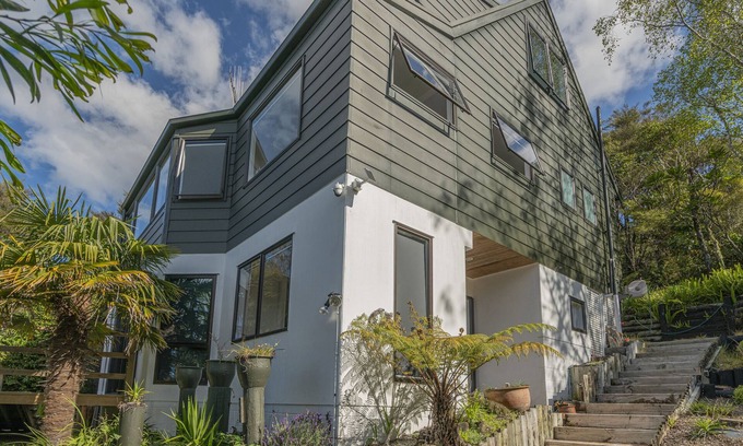 Tairua House | Hillside Haven - Tairua Holiday Home