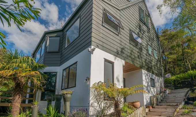 Tairua House | Hillside Haven - Tairua Holiday Home