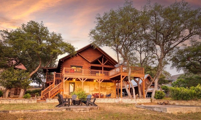 Lakehills Cabin | Hillside Haven