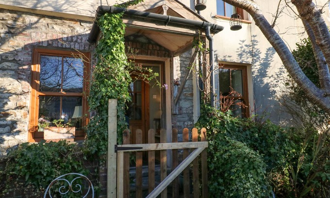 Pentre Cottage | Hillside Holiday Cottage