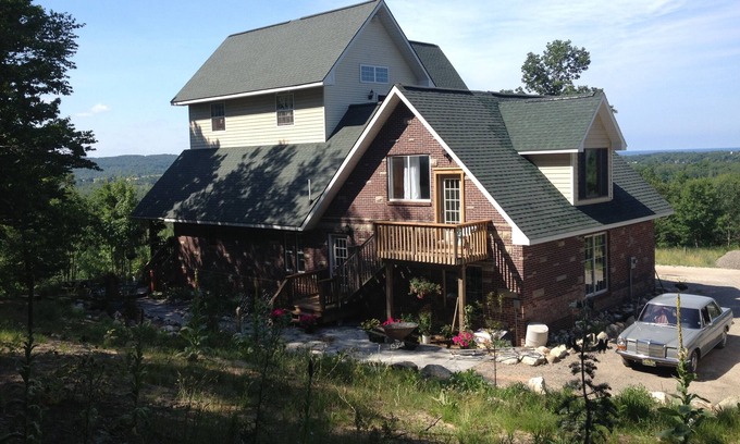 Arcadia Apartment | Hillside Manor A Quiet,Private place For couples to get away & relax