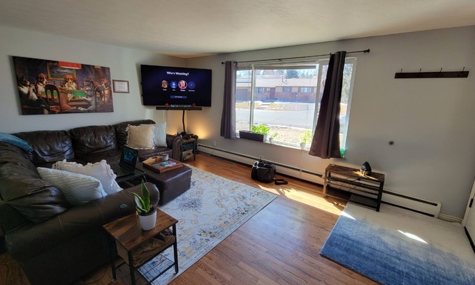 Columbine Valley House | HILLSIDE MANOR! Home Theater, 10 Beds, games, darts, fire pit LITTLETON!