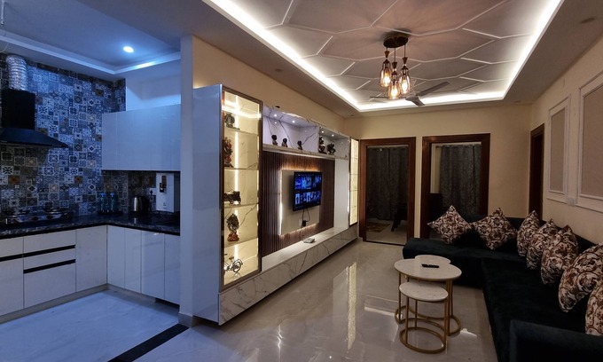 Bullawala Apartment | Hillside nest 2 BHK apartment with a hill and mussoorie view.