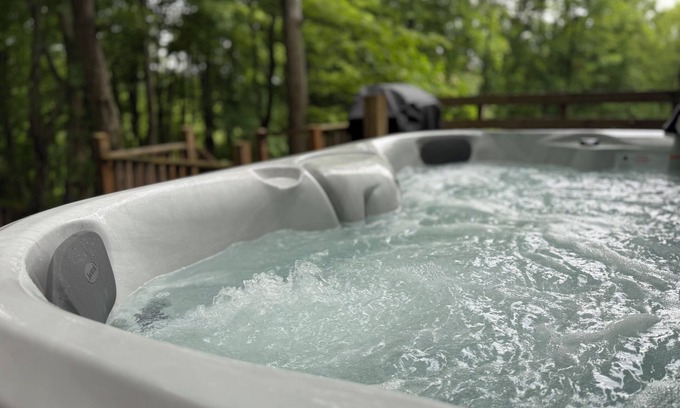 Laurelville House | Hillside Retreat - Charming Hocking Hills Home - 5BA, 4BD, 7 mi to Trails