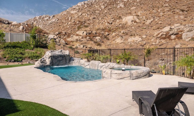 San Jacinto House | Hillside Retreat W/Grotto Pool, Hot Tub & Patio