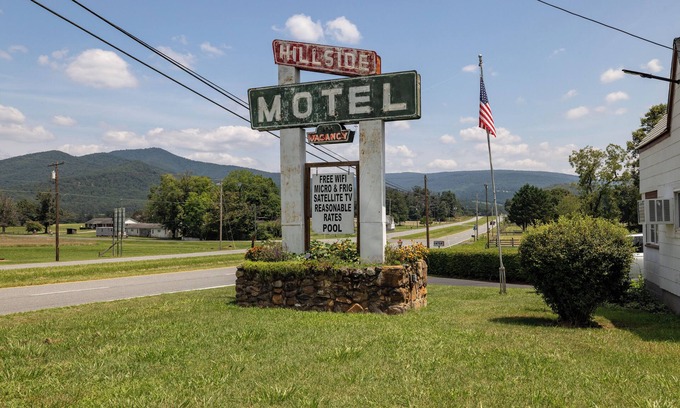 Luray Hotel | Hillside