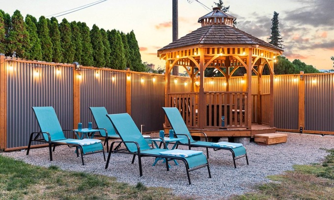 Okanagan-Similkameen House | Hillside Vacation Suite - AC - Washer/Dryer - Big Outdoor Space - Quiet