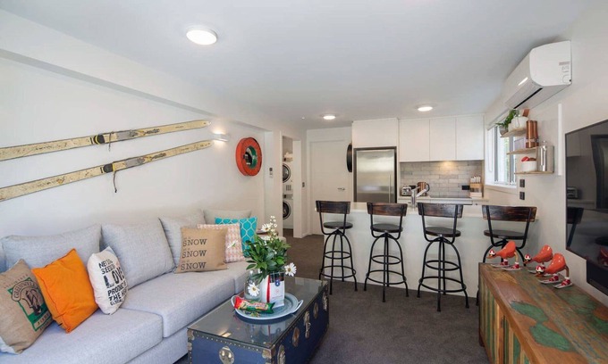 Queenstown City Centre Apartment | Hillside Villa 2 – Modern 2BR Walk to Town & A/C
