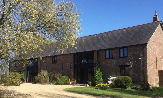 Winterborne Zelston Bed & Breakfast | Hilltop Barn