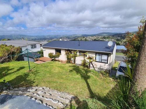 Porirua House | Hilltop Blue Sky House