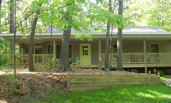 Pentwater Cottage | Hilltop Cottage in Pentwater Village