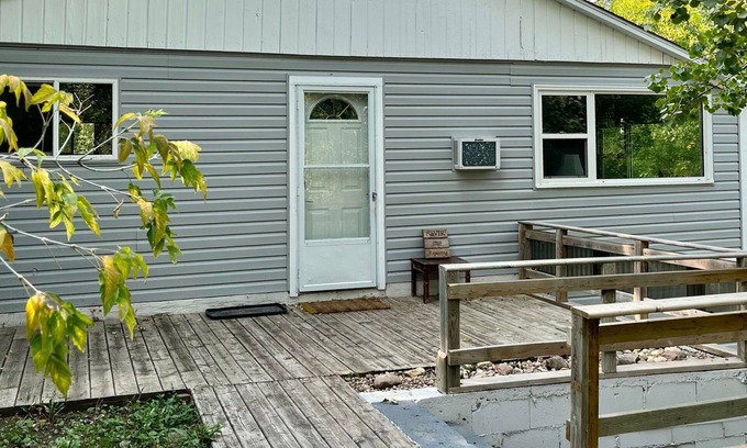 Regina Beach House | Hilltop Cottage - Regina Beach