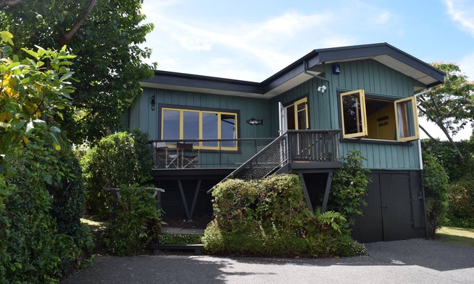 Hilltop House | HILLTOP COTTAGE TAUPO