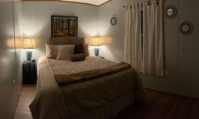 Murphysboro Cottage | Hilltop Cottage