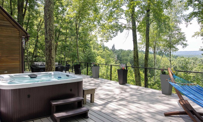 New Marlborough House | Hilltop Escape with Views & Hot Tub