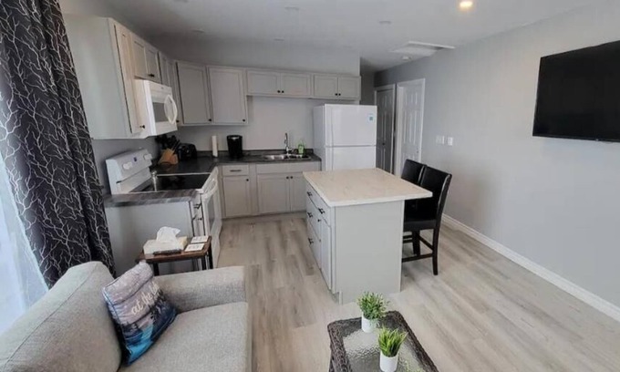 Scotsville Apartment | Hilltop Getaway - Apt C
