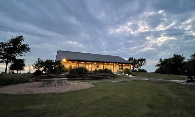 Bleiblerville House | Hilltop Getaway with Awesome Views