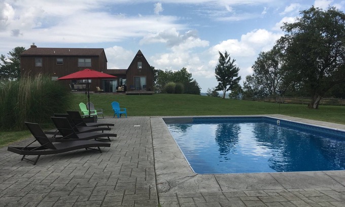 Damascus House | Hilltop Getaway with a Saltwater Heated PoolnSleeps 12 ~ 5 Bedroom, 2 Bath