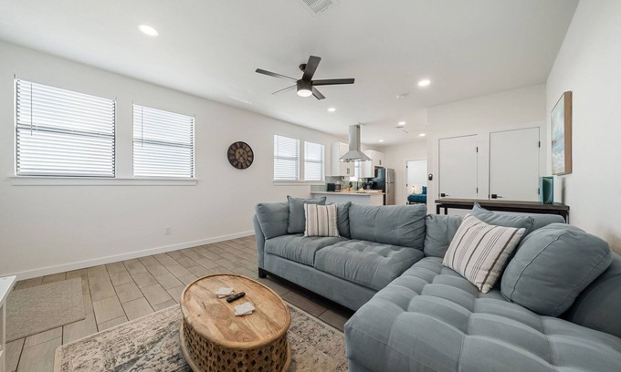 Lakeway House | Hilltop Haven, Couples Getaway