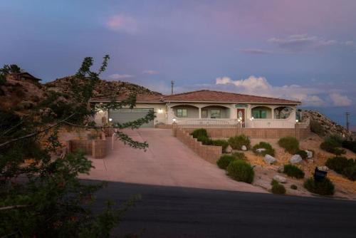 Yucca Valley House | Hilltop Haven