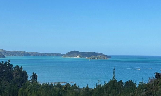 Ngaio Bay Cottage | Hilltop Heaven - Kaiteriteri Holiday Home