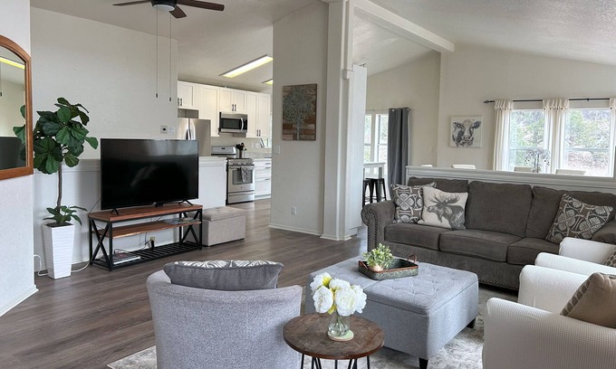 Glenwood Springs House | Hilltop Hideaway – Private Retreat - Mtn Views