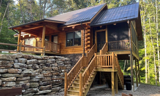 Logan Cabin | "Hilltop Hideaway" - A "GEM" in beautiful Hocking Hills !