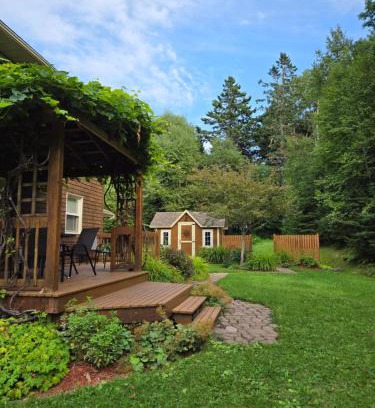 Quispamsis House | Hilltop Hideaway