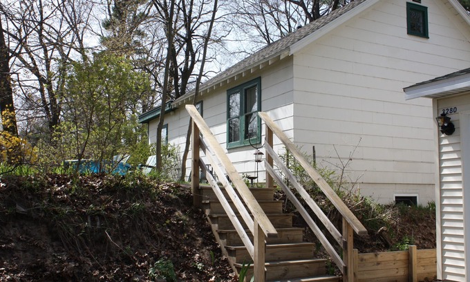 Beachwood-Bluffton House | Hilltop Hideaway near Lake Michigan