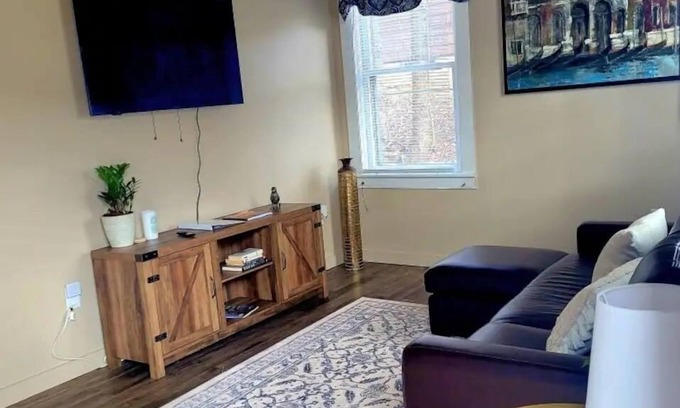 Emporium Apartment | Hilltop Hideaway