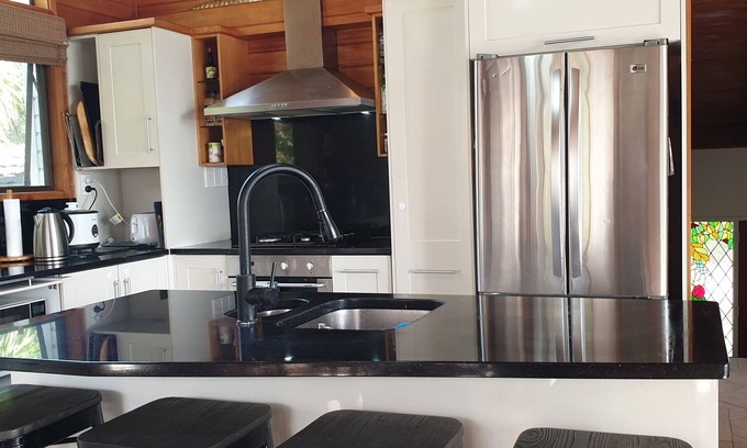 Titirangi House | Hilltop holiday home with stunning views.
