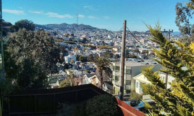 Bernal Heights Apartment | Hilltop House Guest Suite with Stunning View with very easy street parking