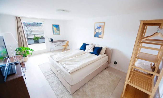 Dietikon District Condo | Hilltop-house, near train, 180° view, big terrasse, friendly