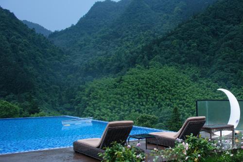Wulingyuan Hotel | Hilltop House Resort