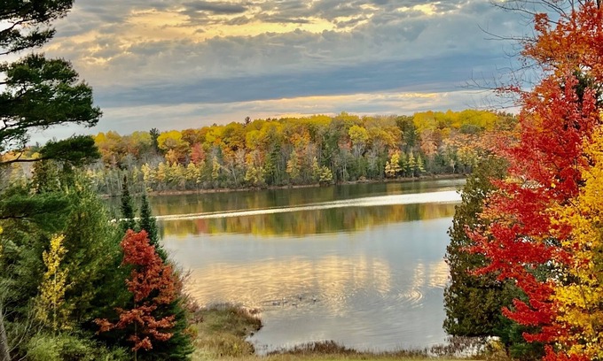 Hale House | Hilltop House with awesome view of East Stylus Lake