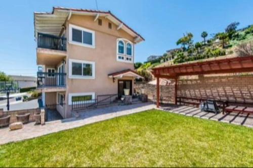 Northwest San Pedro House | Hilltop Oasis Near Palos Verdes